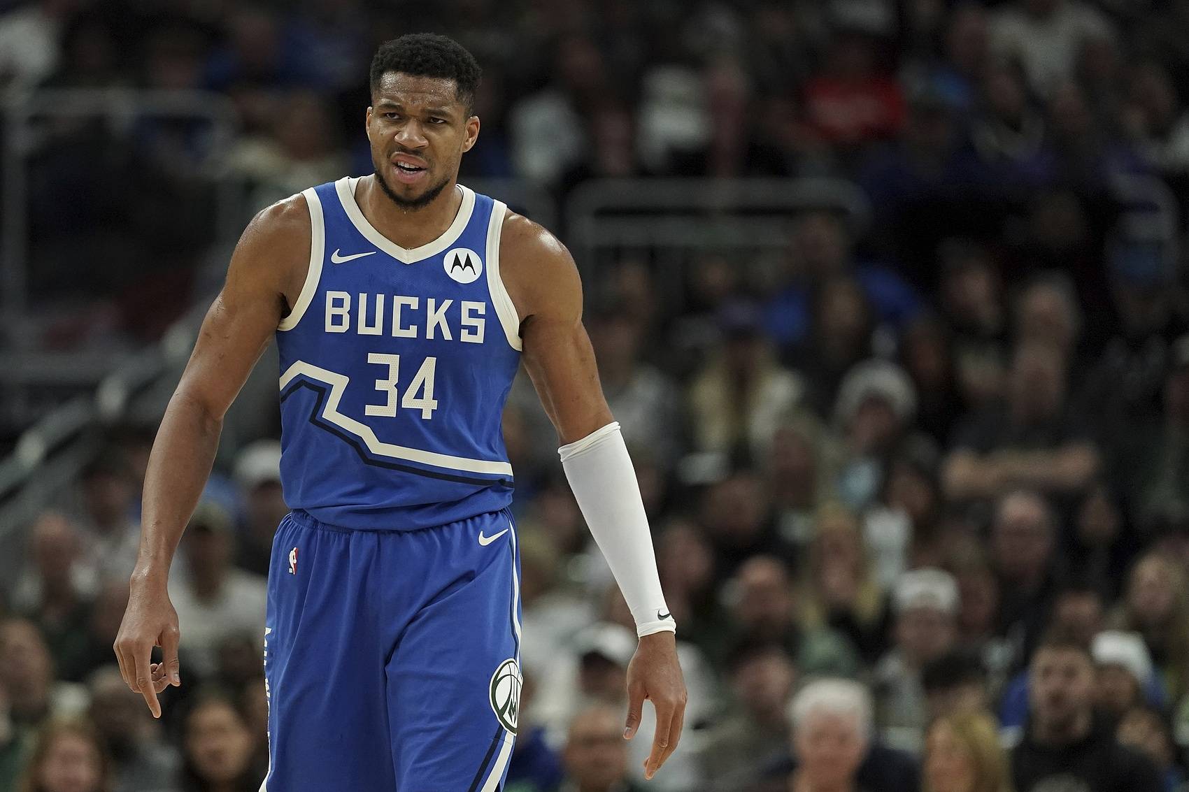  字母哥空砍54分雄鹿惜败步行者 